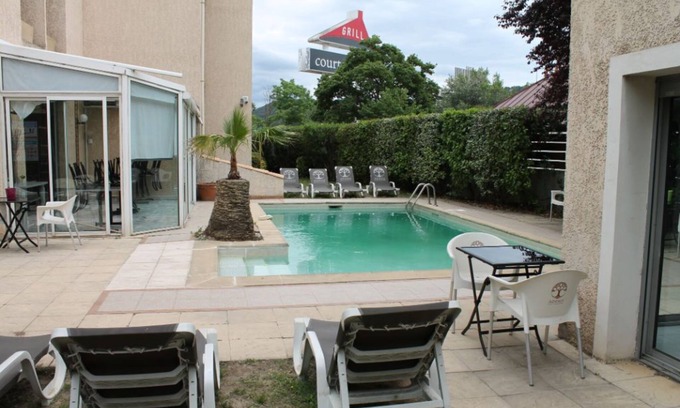 Sud Apartment | 10 min du centre ! Chambre triple + Accès piscine