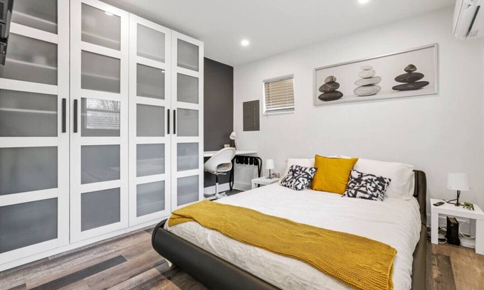 Near East Columbus House | 10 Min to Airport | Modern | Workspace | Unit D