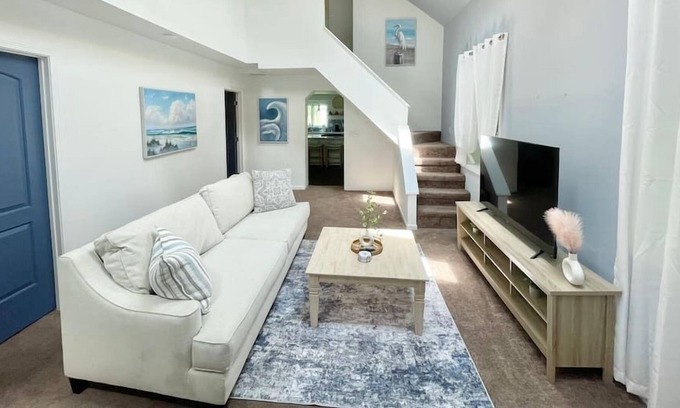 Indianapolis House | 10 min to Speedway! Large Home, Desirable Area!