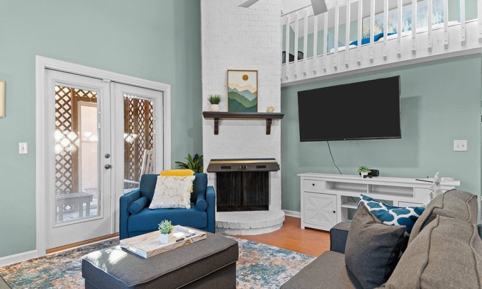 Greenville House | 10 mins from ECU/Peaceful/Skylight Loft