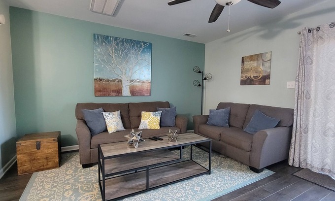 Peletier House | 10 mins to Emerald Isle, 2 bd 2.5 ba Townhouse