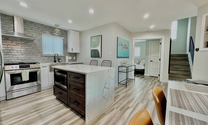 McKinney House | 10 mins to SoCo, Airport+Dog Friendly+5 Star Rental Operating for 3yrs!