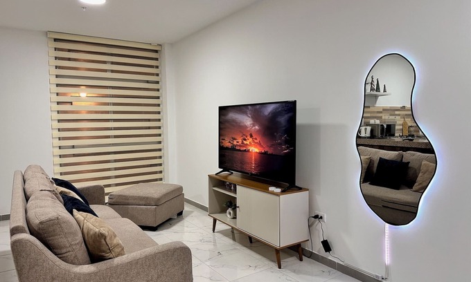 Guayaquil Apartment | 10 minutes away from the Consulate, safe and cozy apartment with parking lot
