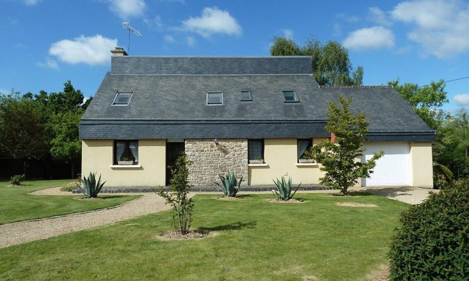 Pludual House | 10 minutes from the beach, country gîte for 2 to 12 people