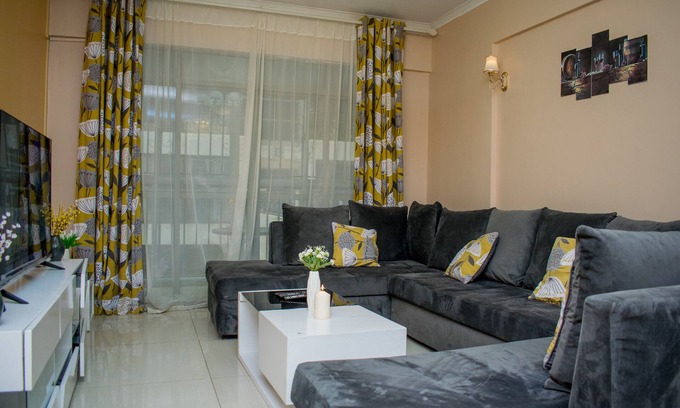 Kilimani Apartment | 10 minutes to city centre!Family sized condo with swimming pool.