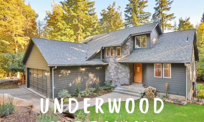Underwood House | 10 minutes to town with scenic views
