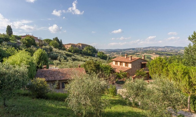 Todi Apartment | 10 minutes walk from Todi center, with pool