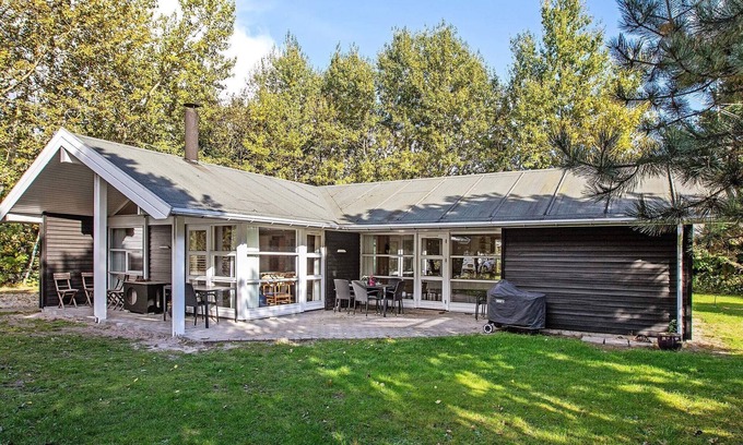Bøtø By House | 10 person holiday home in Væggerløse-By Traum