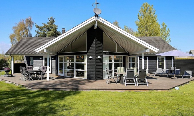 Marielyst House | 10 person holiday home in Væggerløse-By Traum