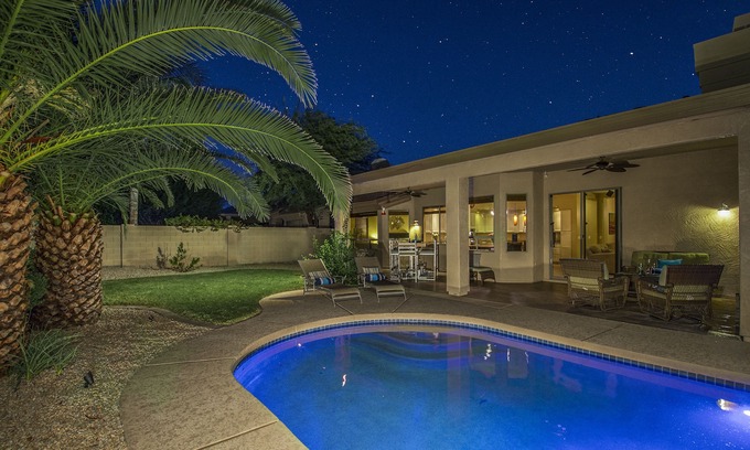 Arabian Views House | 10⭐️ SCOTTSDALE OASIS- HEATED POOL, PALM TREES AND SUNSETS