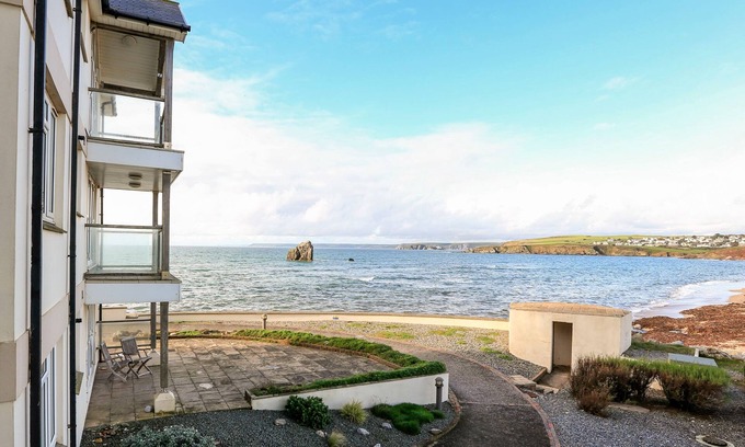 Burgh Island Cottage | 10 THURLESTONE ROCK, family friendly, with pool in Thurlestone