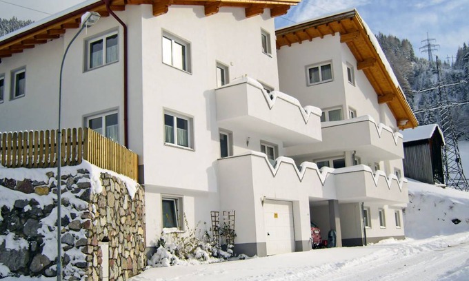 Flirsch Apartment | 100 m² Apartment ∙ 3 bedrooms ∙ 6 guests