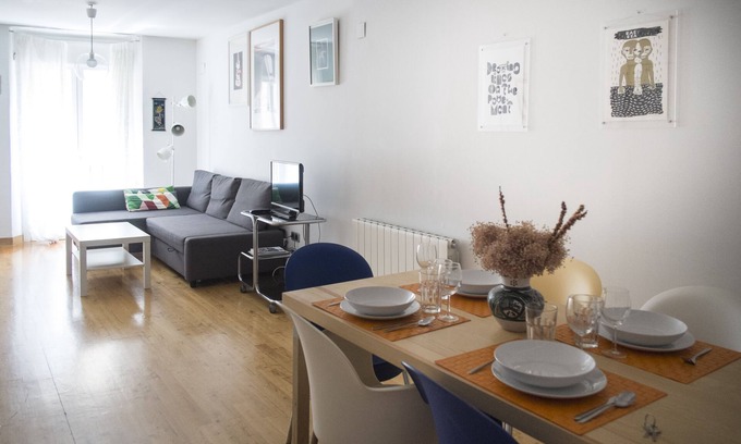 Old Town Apartment | 100 m2 apartment in quiet street above the historic district, two minutes from everything
