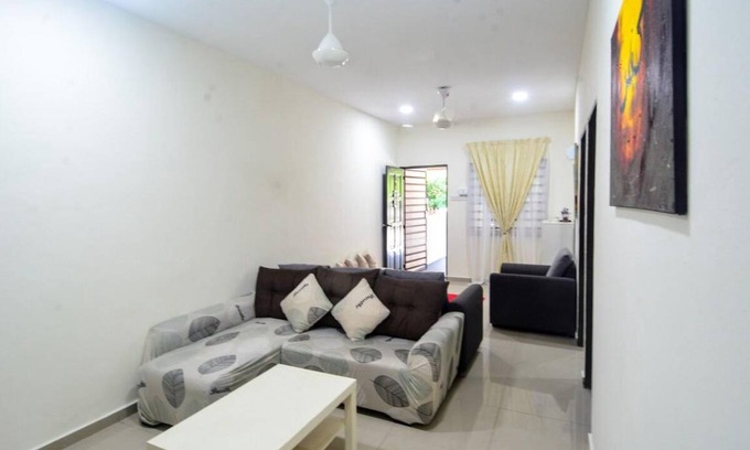 Tanjung Malim House | 100 m² House ∙ 3 bedrooms ∙ 8 guests