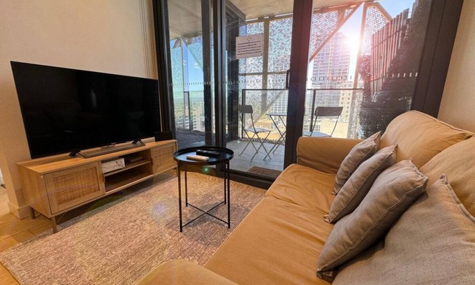 Adelaide Central Business District House | 100 m² House ∙ 1 bedroom ∙ 2 guests