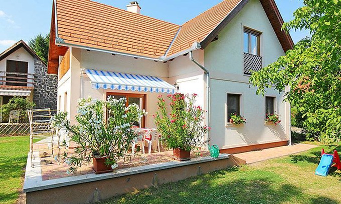 Balatonakali House | 100 m² House ∙ 3 bedrooms ∙ 8 guests