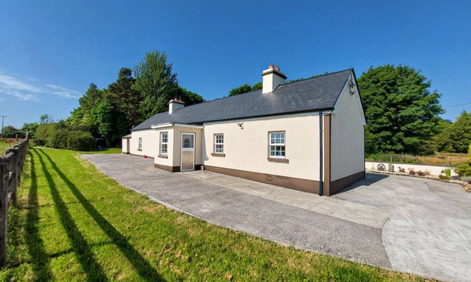 Frenchpark House | 100 m² House ∙ 4 bedrooms ∙ 6 guests