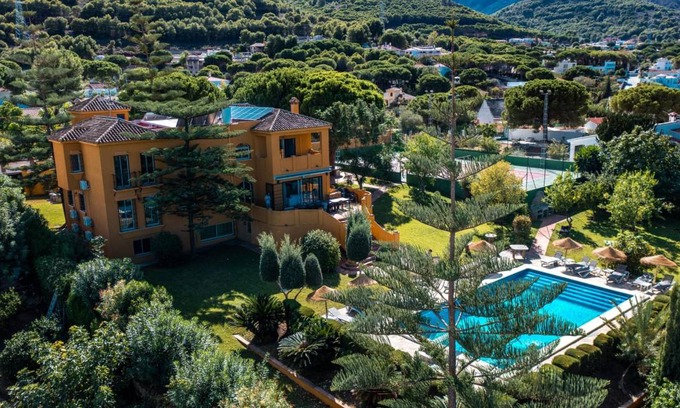 Pinos de Alhaurin Villa | 1000 m² Villa ∙ 9 bedrooms ∙ 20 guests