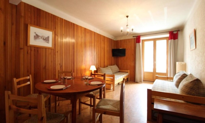Val Cenis Apartment | 100m from ski slopes, 1st floor, view village, balcony, tv, ski locker, 45m², Val Cenis