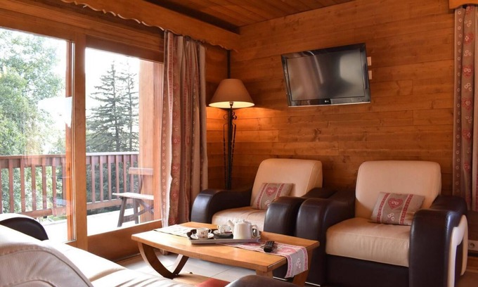 Meribel Apartment | 100m from ski slopes, 2nd floor, balcony, tv, ski locker, 60m², Méribel