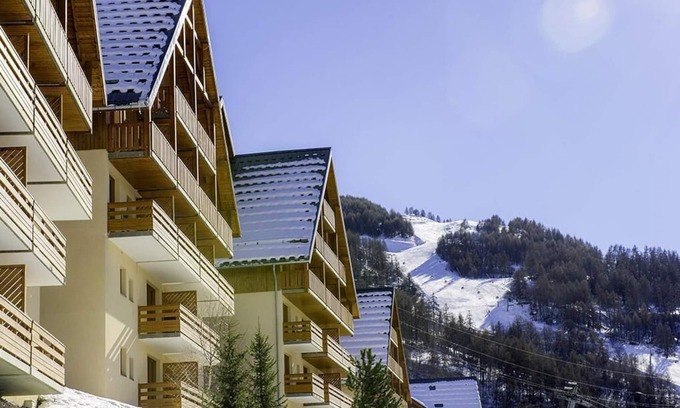 Valloire Apartment | 100m from ski slopes, floor -2, balcony, parking, ski locker, 33m², Valloire
