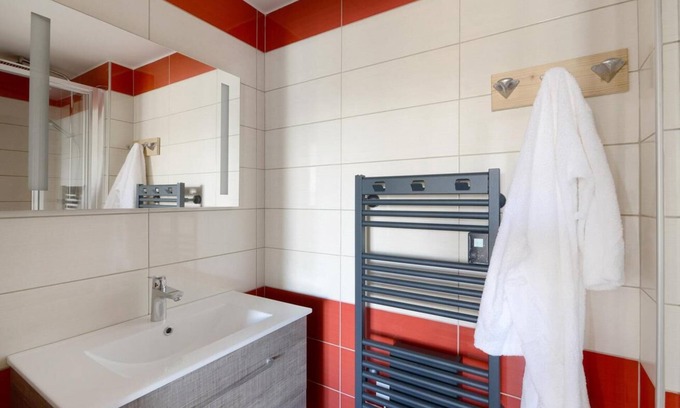 Bellentre Apartment | 100m from ski slopes, 1st floor, view mountain, balcony, tv, ski locker, 72m², Montchavin La Plagne