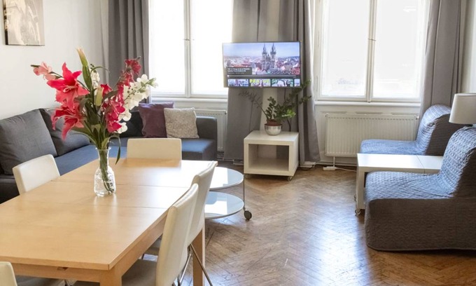 Smichov Apartment | 102 m² Apartment ∙ 4 bedrooms ∙ 11 guests