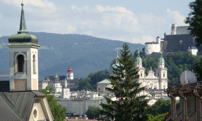 City Centre Salzburg Apartment | 105 m² Apartment ∙ 2 bedrooms ∙ 4 guests
