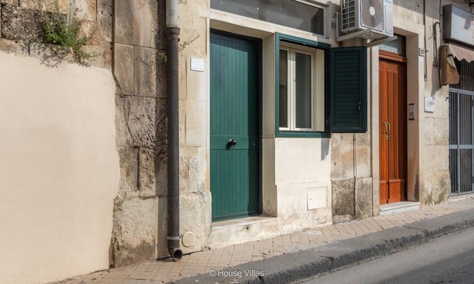Noto Apartment | 108 m² Apartment ∙ 3 bedrooms ∙ 6 guests