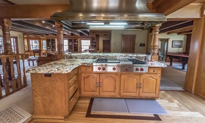 Lincoln Park House | 10k Sq. Ft. Luxury Tahoe Mansion 6Bd in Main house & 4Bd in guesthouse