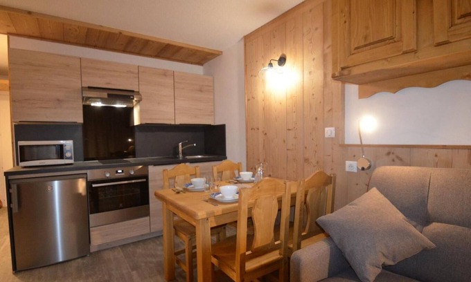 Les Menuires Apartment | 10m from ski slopes, 8th floor, view ski slopes, balcony, tv, ski locker, 24m², Les Menuires