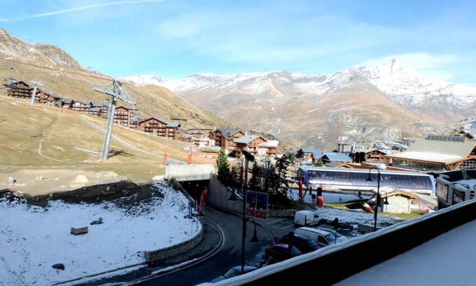 Tignes le Lac Apartment | 10m from ski slopes, 3rd floor, television, ski locker, 16m², Tignes