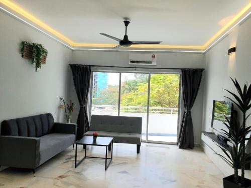 Kampung Teluk Kemang Apartment | 11 Cozyhome -Karaoke pool bbq fishing