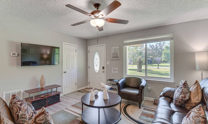 Foley House | 11 Mi to Beaches: Peaceful Foley Home w/Yard