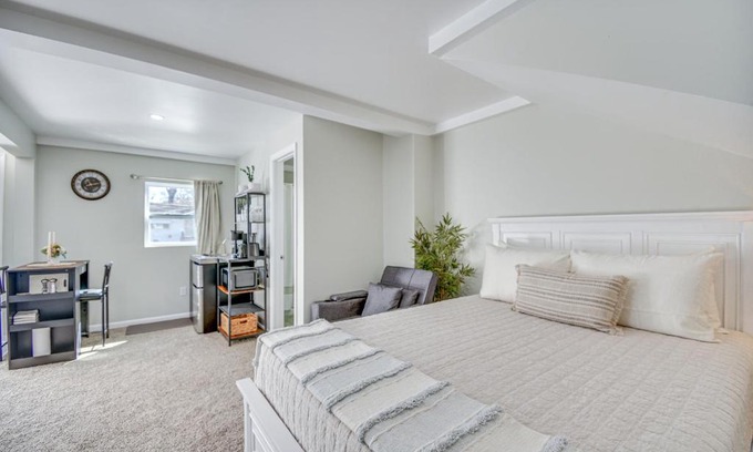 Northwest Apartment | 11 Mi to Virginia Beach Boardwalk Studio Retreat!