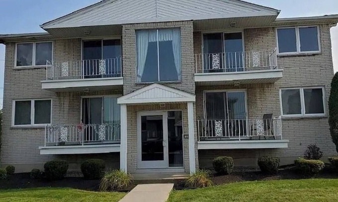 Williamsville Apartment | 11 min from BUF Airport, 19 min from BUF Canalside & 35 min from Niagara Falls!