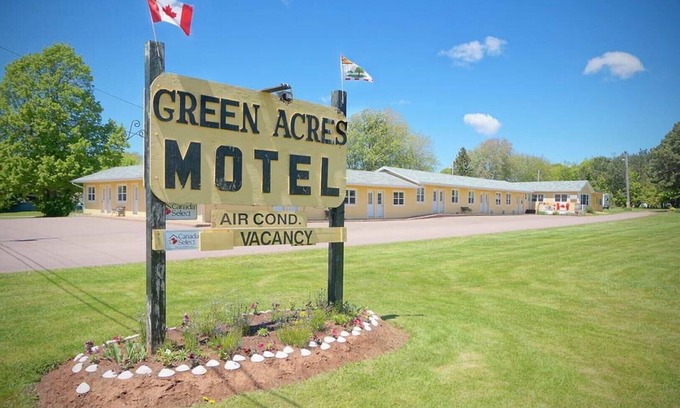 Summerside Apartment | (11) Private Queen Suite at Green Acres Summerside
