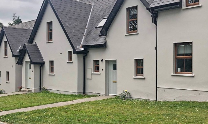 Terryglass Other | 110 m² Accommodation ∙ 3 bedrooms ∙ 6 guests