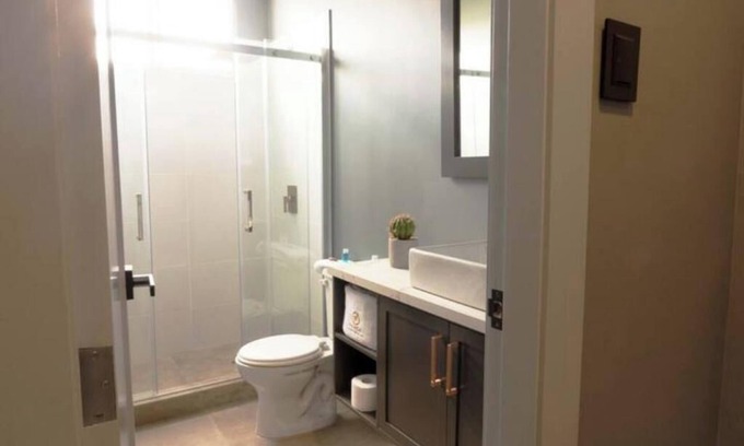 Urdesa Apartment | 110-Praga Apts 3 people close to the US consulate