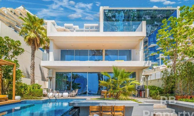 Palm Jumeirah Villa | 1145 m² Villa ∙ 4 bedrooms ∙ 10 guests