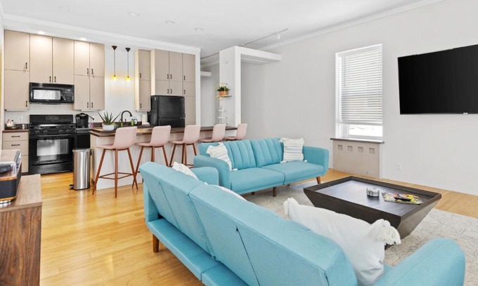 St. Charles Apartment | 115 N Main HUGE 2 bedroom unit on Main Street
