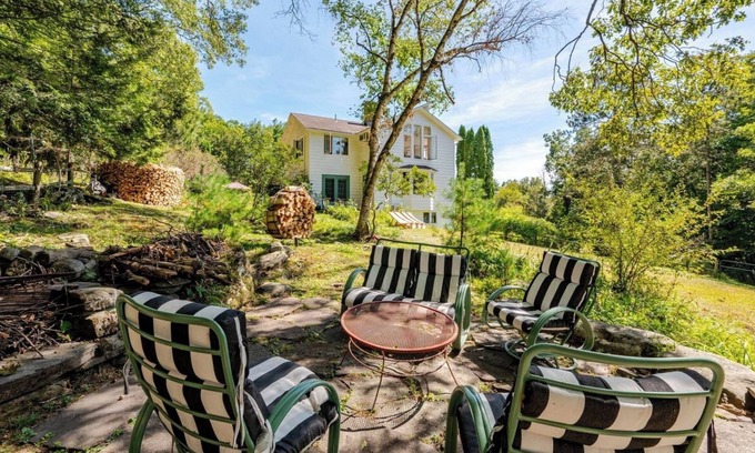 Bearsville House | 12 private mountainside acres in Woodstock