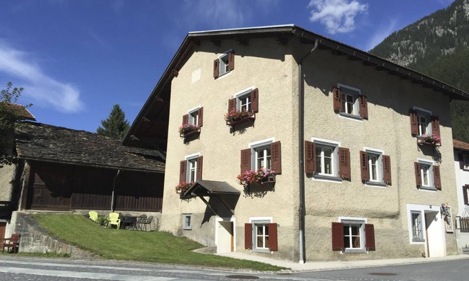Andeer Apartment | 120 m² Apartment ∙ 3 bedrooms ∙ 5 guests