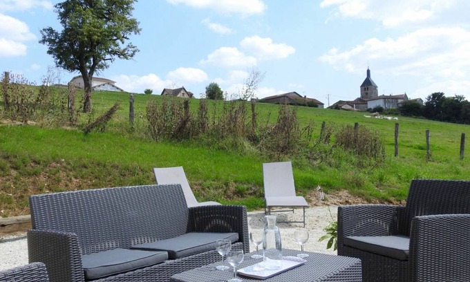 Dommartin-le-Franc Cottage | 120 m² Cabin ∙ 2 bedrooms ∙ 4 guests