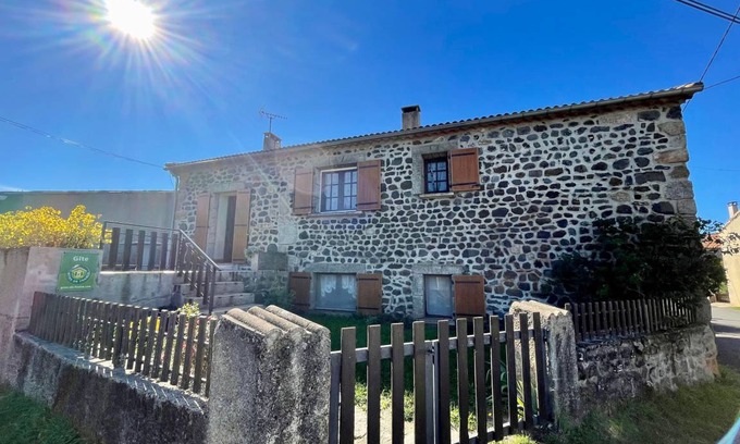 Saint-Haon Cottage | 120 m² Cabin ∙ 3 bedrooms ∙ 5 guests