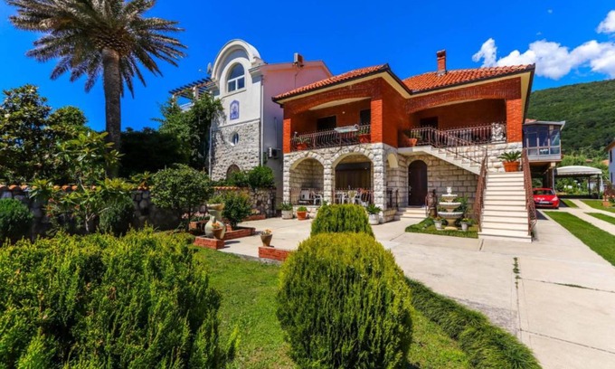 Bijela House | 120 m² House ∙ 3 bedrooms ∙ 6 guests