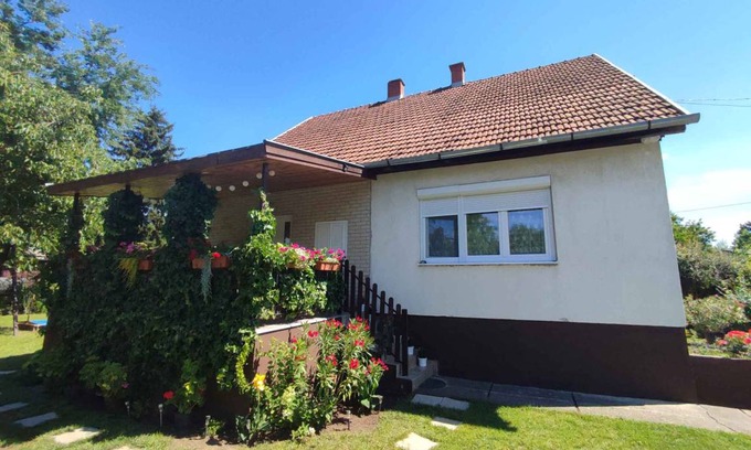 Gardony House | 120 m² House ∙ 3 bedrooms ∙ 6 guests