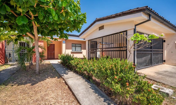 Villarreal House | 121 m² House ∙ 2 bedrooms ∙ 4 guests