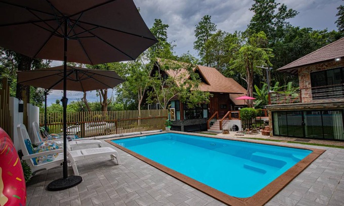 Kanchanaburi Villa | 1240 m² Villa ∙ 4 bedrooms ∙ 12 guests