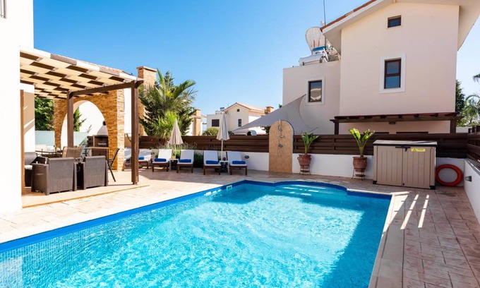 Ayia Thekla Villa | 127 m² Villa ∙ 3 bedrooms ∙ 6 guests